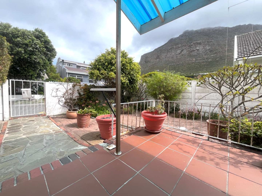 4 Bedroom Property for Sale in Lakeside Western Cape